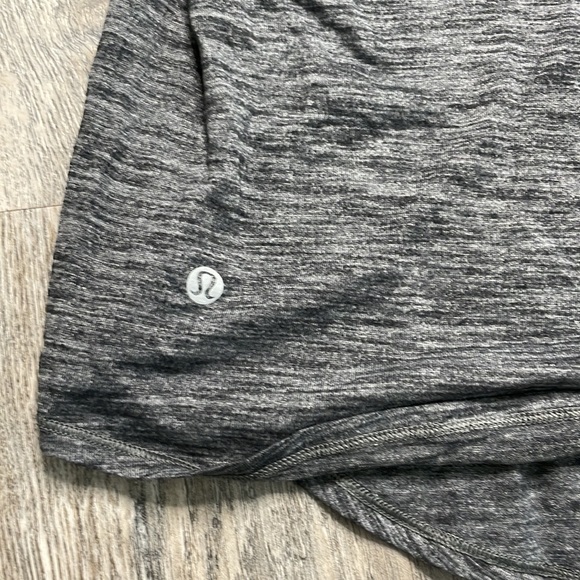 LuluLemon athletica Women’s Lighten UpCharcoal Grey Black Tank Built in Bra sz 6 - Picture 8 of 10